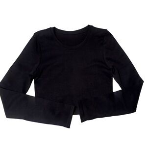 OQQ NWOT Black Long Sleeve Crew Neck Crop Top